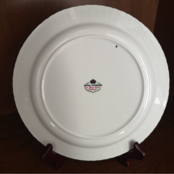 Royal Windsor RCMP porcelain plate - Picture 2 of 2